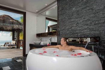 Deep Soaking Bathtub